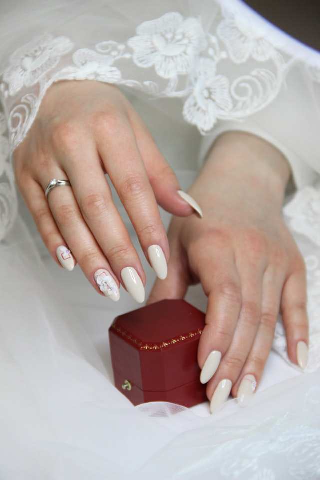 Stunning Nail Art Ideas for Brides- Get Glamorous Nails